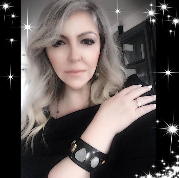 Meet your Posher, Aly - Picture 1 of 1